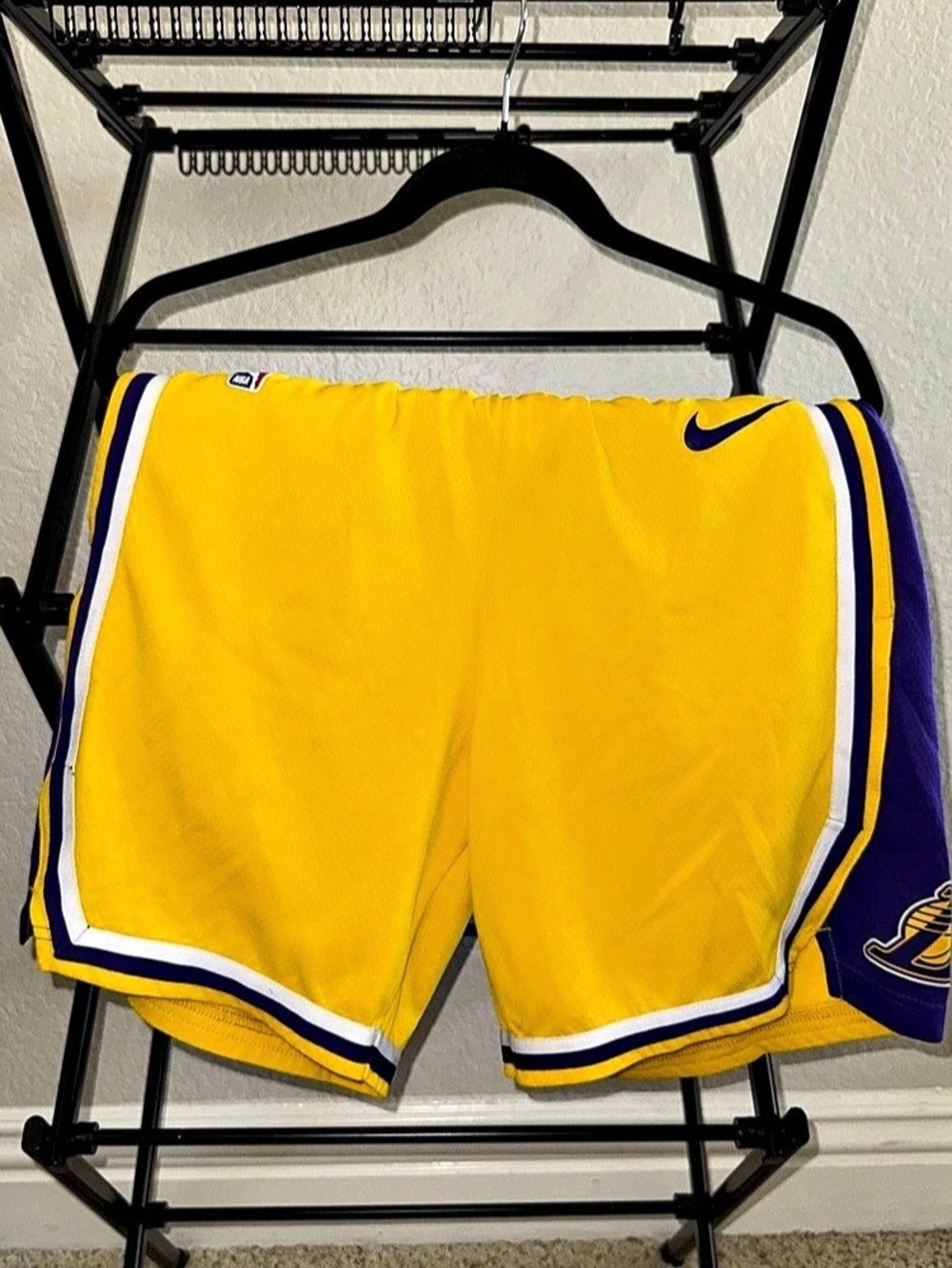 Nike Los Angeles Lakers Authentic NBA Basketball Shorts Mens Size 34 Gold